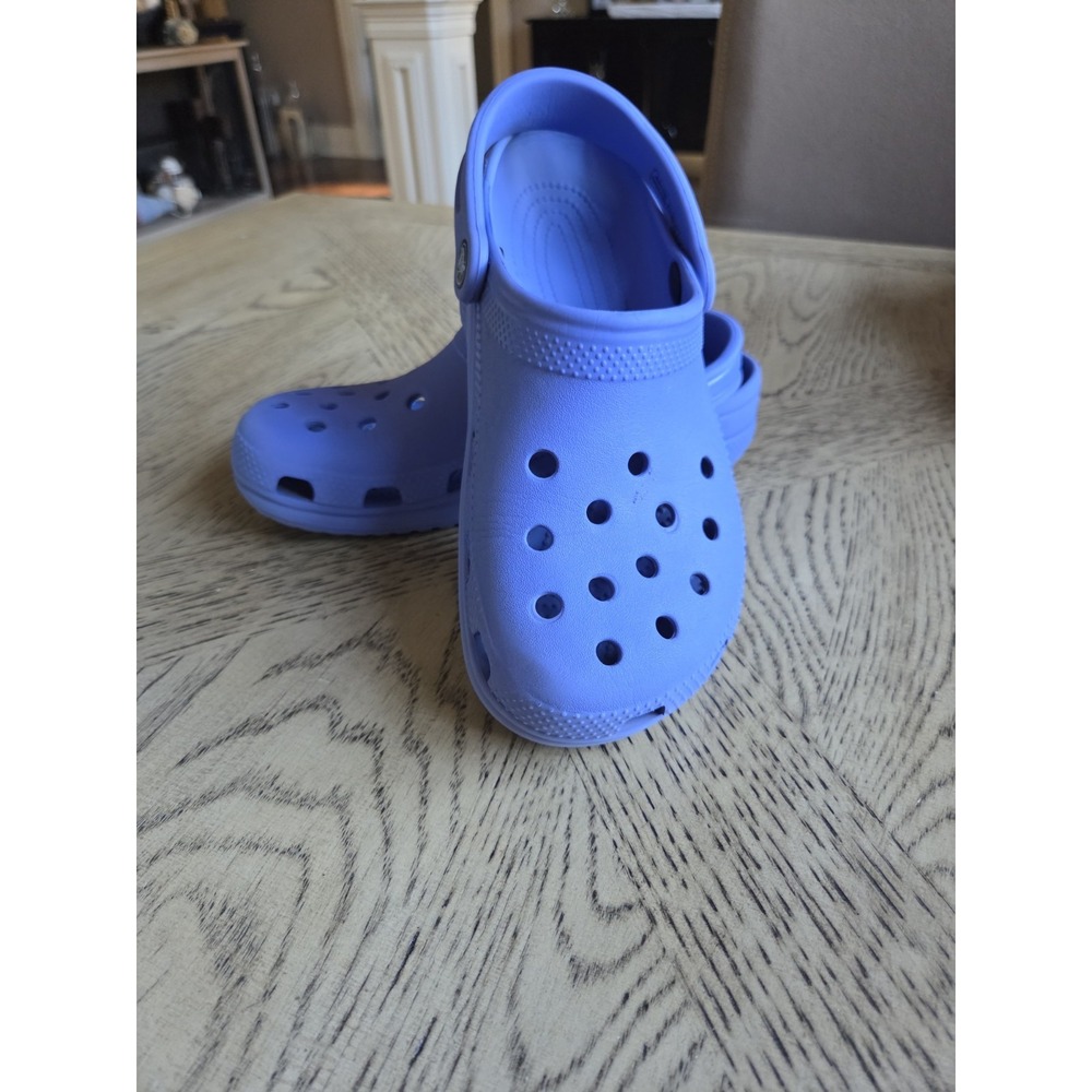 Classic Crocs Light Blue Unisex Size Mens 5 Womens 7 Includes Shoe Charms